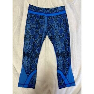 Lululemon Run: Inspire Crop II Blue Snake Print Reflective Capri Leggings Size 6